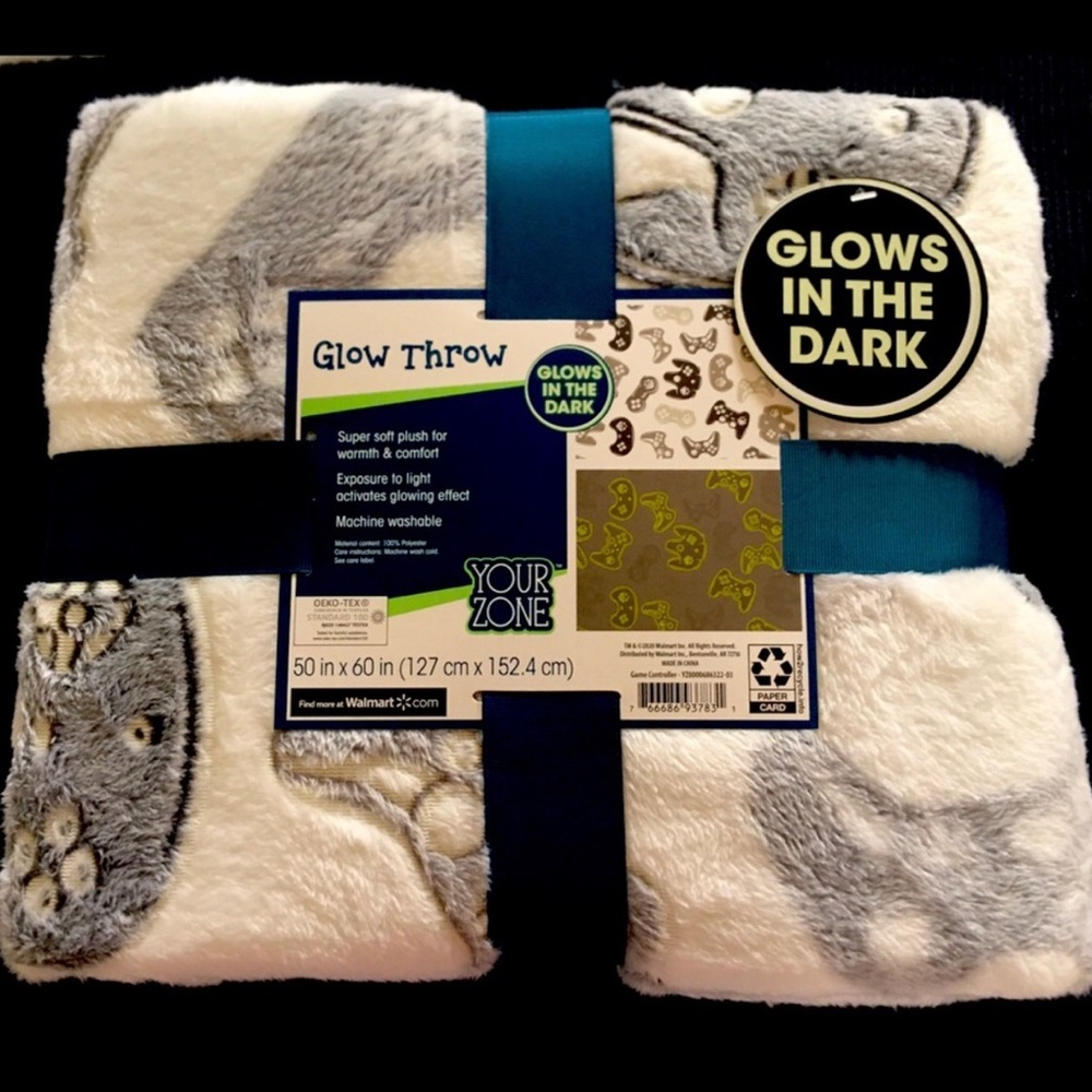 Game controller Pattern Glow in The Dark Throw, Ict